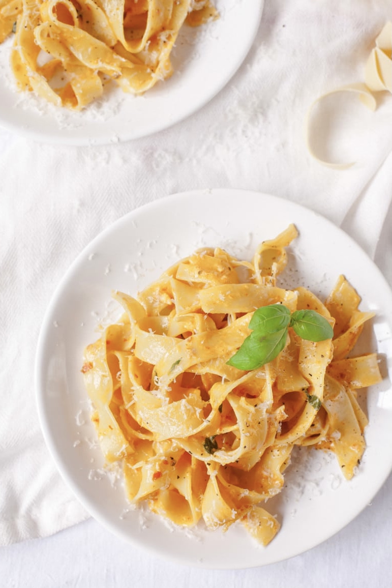 Creamy sun-dried tomato pasta - The Veg Connection